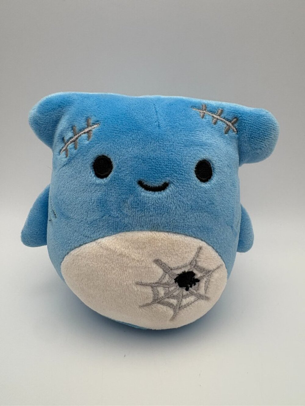Nitro (Spider Web) Hammerhead Shark Squishmallows 4.5" Blue White (SKU: 900TO)